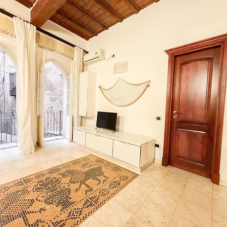 Kalma Via Manno - Central Stay With Stone Walls & Private Cinema Cagliari Exterior photo